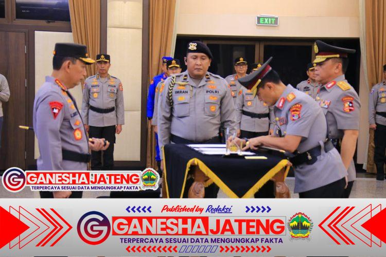 Kapolri Pimpin Sertijab, Kapolda Lampung Irjen Pol Helmy Santika Serahkan Tongkat Komando Kepada Irjen Pol Helfi Assegaf Kapolri Pimpin Sertijab, Kapolda Lampung Irjen Pol Helmy Santika Serahkan Tongkat Komando Kepada Irjen Pol Helfi Assegaf