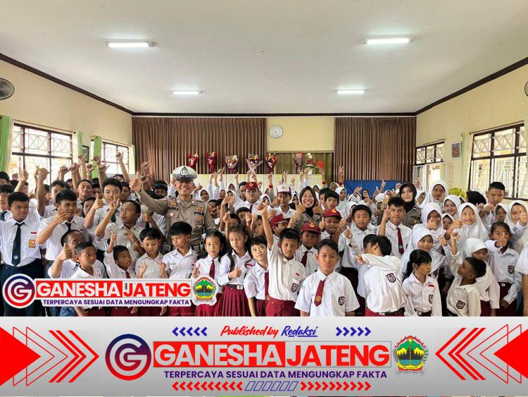 Polantas Menyapa, Satlantas Polres Banjarnegara Gelar Polisi Sahabat Anak di SLB Polantas Menyapa, Satlantas Polres Banjarnegara Gelar Polisi Sahabat Anak di SLB