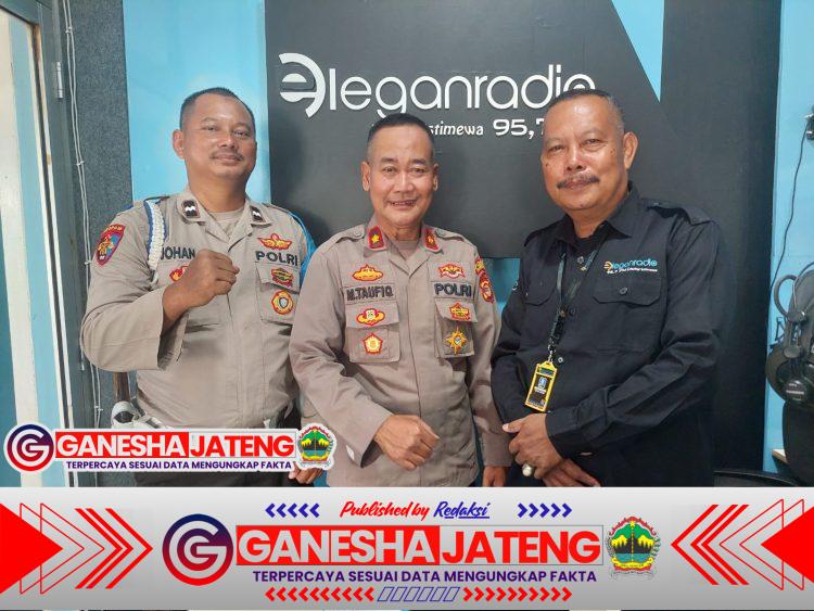 Talk Show di Radio, Kapolsek Tulang Bawang Tengah Sampaikan Pesan Imbauan Kamtibmas Talk Show di Radio, Kapolsek Tulang Bawang Tengah Sampaikan Pesan Imbauan Kamtibmas