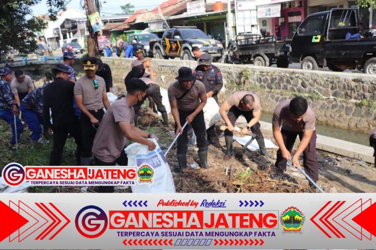 Apel Kurve dan Kerja Bakti Sungai Aji: Kolaborasi Demi Lingkungan dan Keamanan Warga