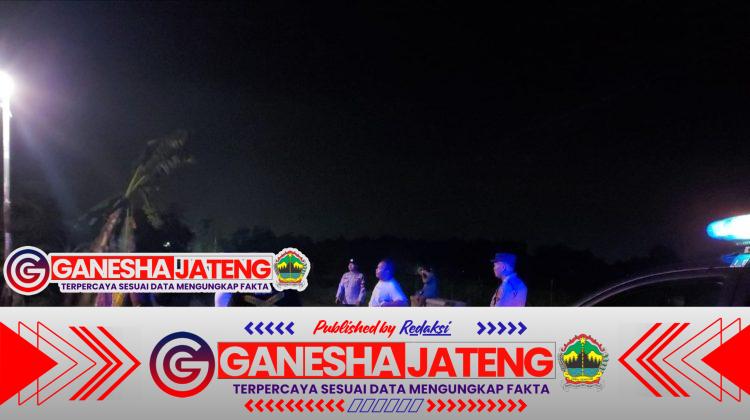 Patroli Dini Hari Polsek Tambakromo Gagalkan Aksi Tawuran Remaja di Perbatasan Desa Patroli Dini Hari Polsek Tambakromo Gagalkan Aksi Tawuran Remaja di Perbatasan Desa