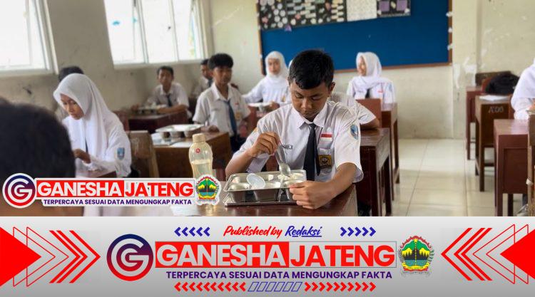 SPPG Kemala Bhayangkari Polres Sragen Resmi Beroperasi, Warnai Program Makan Bergizi Gratis dengan Kisah Lucu di SMP  SPPG Kemala Bhayangkari Polres Sragen Resmi Beroperasi, Warnai Program Makan Bergizi Gratis dengan Kisah Lucu di SMP