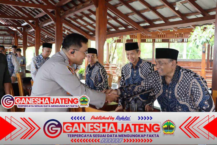Bertemu Pengurus FKUB Kapolres Wonogiri Prihatinkan Tingginya Kasus Bunuh Diri Bertemu Pengurus FKUB Kapolres Wonogiri Prihatinkan Tingginya Kasus Bunuh Diri