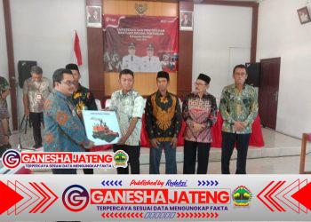 Polres Wonogiri Dukung Program Swasembada Pangan, Hadiri Penyerahan Bantuan Pertanian Rp23 Miliar di Eromoko Polres Wonogiri Dukung Program Swasembada Pangan, Hadiri Penyerahan Bantuan Pertanian Rp23 Miliar di Eromoko