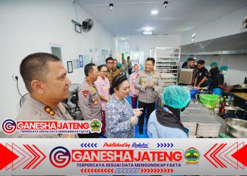 Kapolri dan Ketua Komisi IV DPR Tinjau SPPG YKB Polres Karanganyar, Dukung Penuh Program MBG
