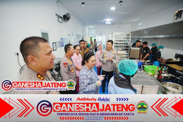 Kapolri dan Ketua Komisi IV DPR Tinjau SPPG YKB Polres Karanganyar, Dukung Penuh Program MBG