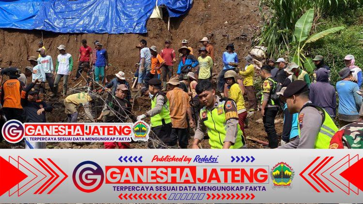 Sinergi Polres Temanggung dan Masyarakat Bersihkan Material Longsor Di Bulu, Contoh Nyata Dari Semangat Kebersamaan