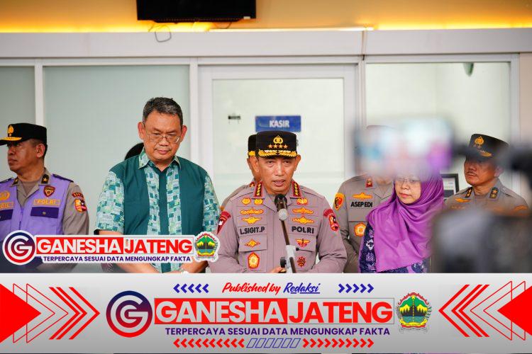 Kapolri Listyo Sigit Kunjungi Korban Ledakan SMAN 72 di RSI Cempaka Putih Kapolri Listyo Sigit Kunjungi Korban Ledakan SMAN 72 di RSI Cempaka Putih