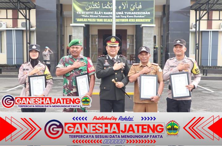 Kapolres Agara Beri Penghargaan kepada Personel Kapolres Agara Beri Penghargaan kepada Personel