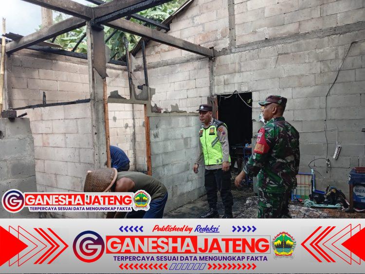 Ditinggal ke Sawah, Rumah Warga di Karanganyar Kebumen Hangus Terbakar Ditinggal ke Sawah, Rumah Warga di Karanganyar Kebumen Hangus Terbakar