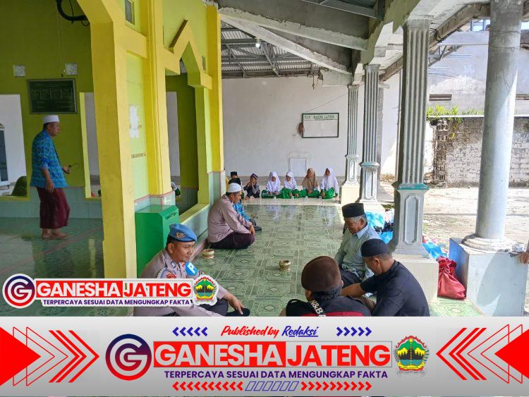 Satu Hari, Tiga kejadian? Tiga Polsek Serentak Gelar Aksi Kemanusiaan, Anak Yatim Hingga Jamaah Jum'at Terharu Satu Hari, Tiga kejadian? Tiga Polsek Serentak Gelar Aksi Kemanusiaan, Anak Yatim Hingga Jamaah Jum’at Terharu