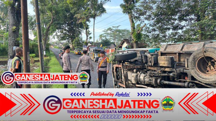 Polri Gerak Cepat Tangani Truk Bermuatan Pasir Terguling di Jalur Ngadirojo–Nguntoronadi
