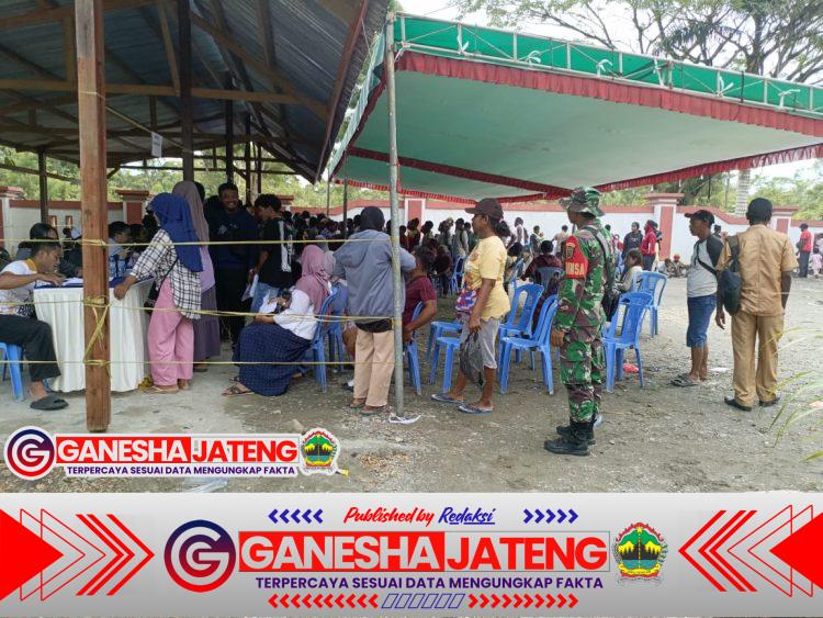 Agar Berjalan Dengan Lancar dan Tepat Sasaran, Babinsa Koramil 1710-03/Kuala Kencana Dampingi Penyaluran Bantuan Kepada Masyarakat Agar Berjalan Dengan Lancar dan Tepat Sasaran, Babinsa Koramil 1710-03/Kuala Kencana Dampingi Penyaluran Bantuan Kepada Masyarakat