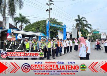 Dapat Hadiah di Jalan? Aksi Simpatik Satlantas Polresta Pati Bikin Warga Senyum Sepanjang Pagi! Dapat Hadiah di Jalan? Aksi Simpatik Satlantas Polresta Pati Bikin Warga Senyum Sepanjang Pagi!