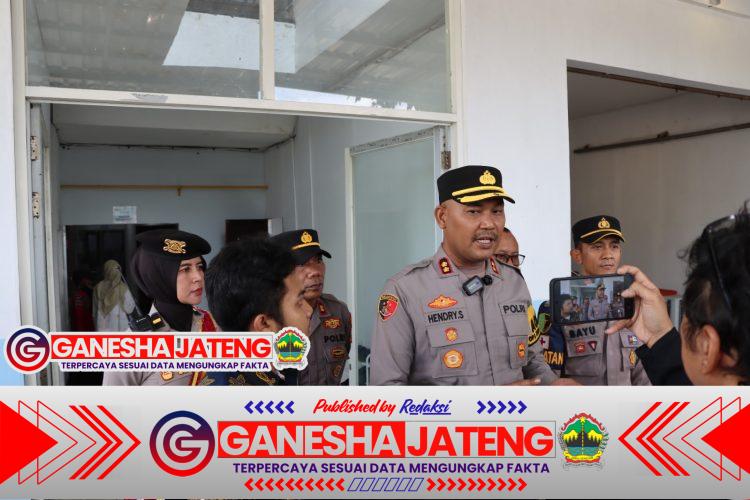 Kapolres Kendal Kunjungi SPPG Sijeruk Pasca Insiden Keracunan MBG di SMPN 1 Kendal Kapolres Kendal Kunjungi SPPG Sijeruk Pasca Insiden Keracunan MBG di SMPN 1 Kendal