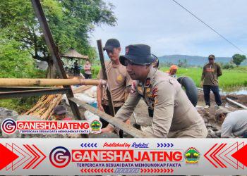 POLRI GERAK CEPAT RESPON PIDATO PRESIDEN PRABOWO, SATBRIMOBDA SULSEL BANGUN JEMBATAN GANTUNG DI SOPPENG