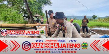 POLRI GERAK CEPAT RESPON PIDATO PRESIDEN PRABOWO, SATBRIMOBDA SULSEL BANGUN JEMBATAN GANTUNG DI SOPPENG