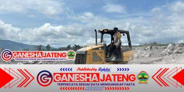 Polda Jatim Libatkan Personel Gabungan Perbaiki Tanggul Sungai di Curah Kobokan Lumajang