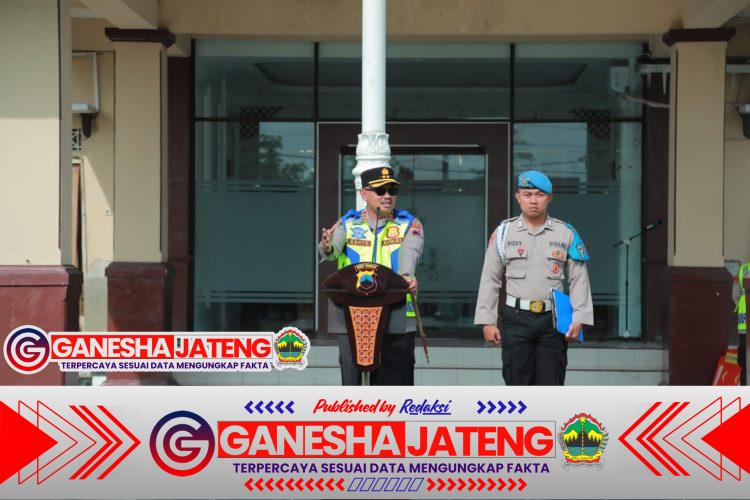Kapolres Klaten Pimpin Apel Launching Petugas Siaga Bhayangkara Kapolres Klaten Pimpin Apel Launching Petugas Siaga Bhayangkara