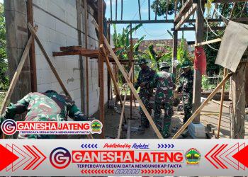 Babinsa Tetap Berkomitmen Selalu Hadir Bantu Bangun Rumah Warga yang Membutuhkan Babinsa Tetap Berkomitmen Selalu Hadir Bantu Bangun Rumah Warga yang Membutuhkan