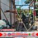 Babinsa Tetap Berkomitmen Selalu Hadir Bantu Bangun Rumah Warga yang Membutuhkan