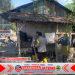 POLSEK BABUSSALAM LAKUKAN PEMBERSIHAN RUMAH WARGA TERDAMPAK BANJIR POLSEK BABUSSALAM LAKUKAN PEMBERSIHAN RUMAH WARGA TERDAMPAK BANJIR
