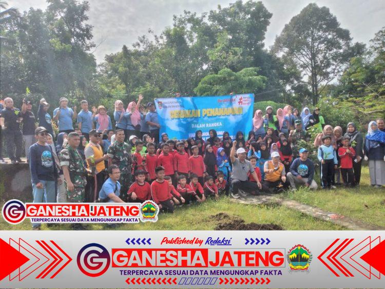 Babinsa Koramil Musuk dan Warga Tanam Ribuan Bibit Kopi di Hari Pohon Sedunia, Dorong Ekonomi dan Kelestarian Alam Babinsa Koramil Musuk dan Warga Tanam Ribuan Bibit Kopi di Hari Pohon Sedunia, Dorong Ekonomi dan Kelestarian Alam