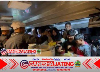 Dapur Lapangan Brimob Suplai Bantuan Makanan untuk Korban Banjir di Aceh Tamiang