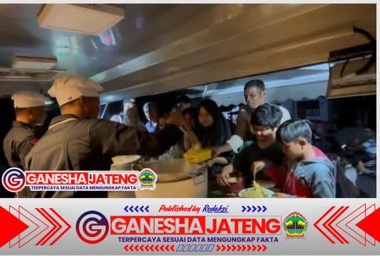 Dapur Lapangan Brimob Suplai Bantuan Makanan untuk Korban Banjir di Aceh Tamiang Dapur Lapangan Brimob Suplai Bantuan Makanan untuk Korban Banjir di Aceh Tamiang